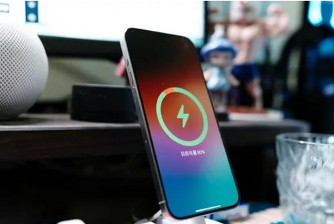 路北苹果15换屏服务分享用什么充电器给iPhone15充电更好 